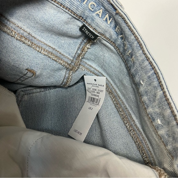NWT American Eagle Mom Short Denim Jean Roll Hem Distressed High Rise Size 2 - Picture 5 of 6